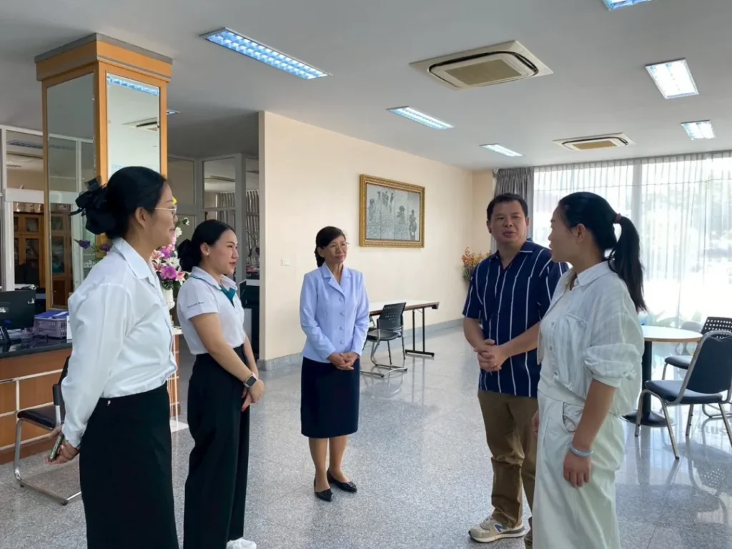 盛唐文化教育集团团队看望赴泰实习汉语教师
