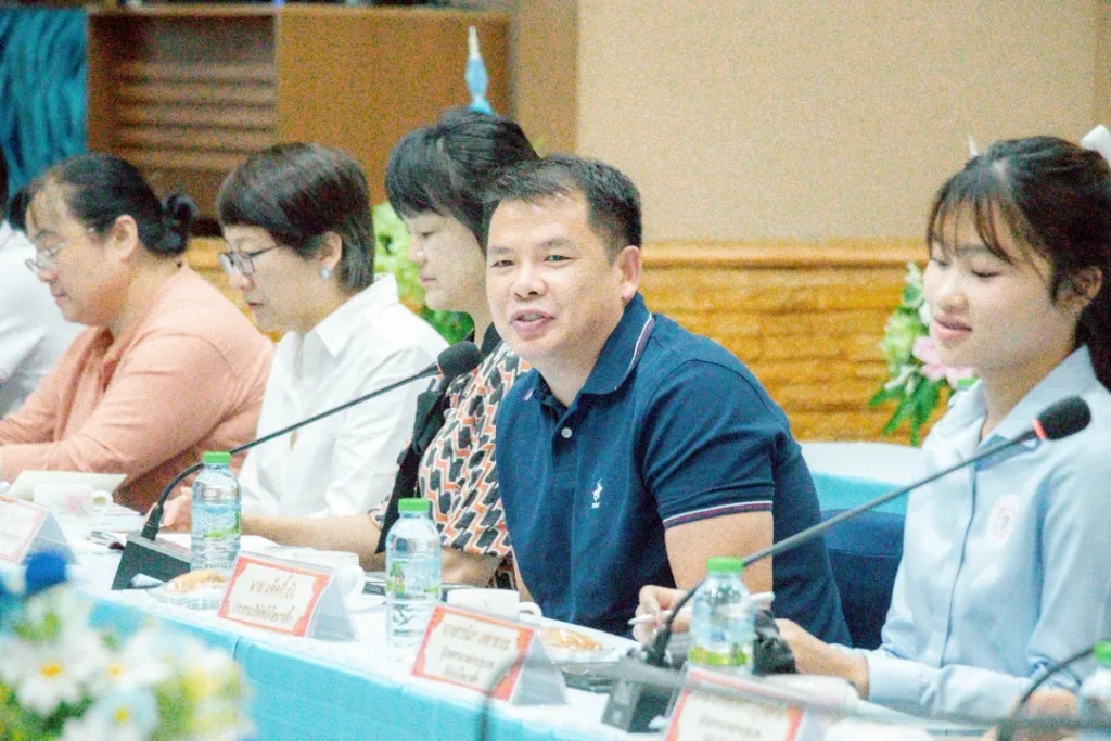 云大与达陆纳职业学院课堂参观与师生互动场景图