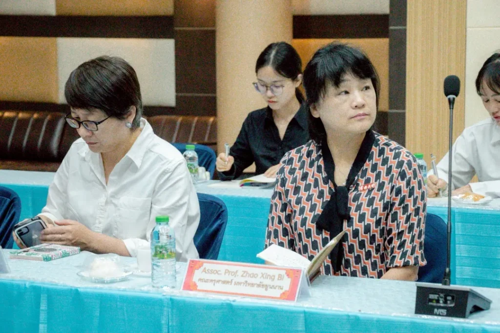 云大与达陆纳职业学院课堂参观与师生互动场景图