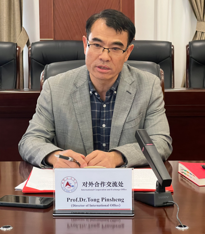 对外合作交流处副处长董传飚