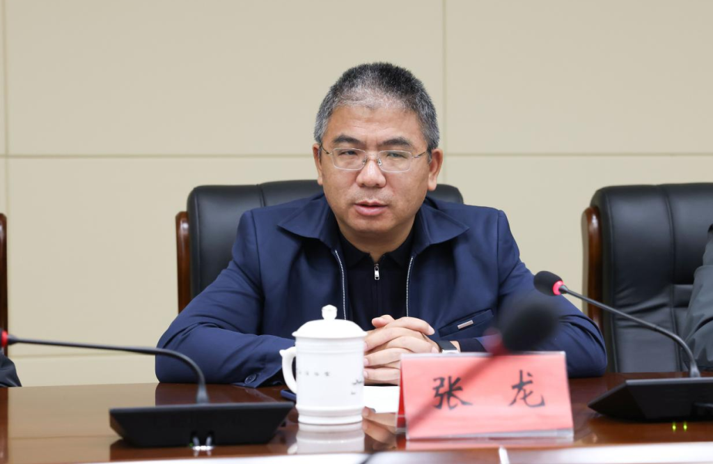 外交流合作处处长张龙