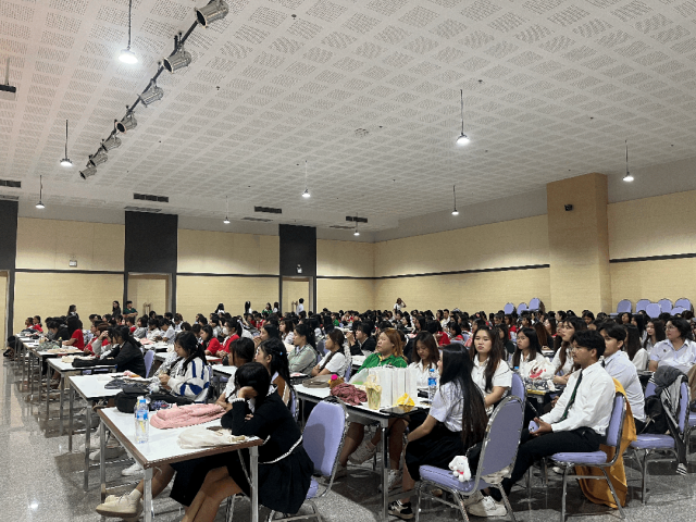 乌隆他尼皇家大学汉语专业学生在成都技术学院留学总结交流活动现场
