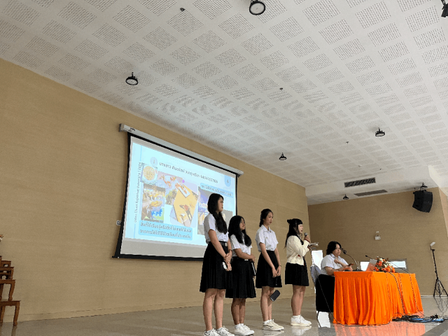 乌隆他尼皇家大学汉语专业学生在成都技术学院留学总结交流活动现场