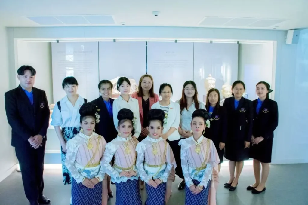 云南大学教育学院代表团于近日走访泰国素林府班塔帕亚查克幼儿园